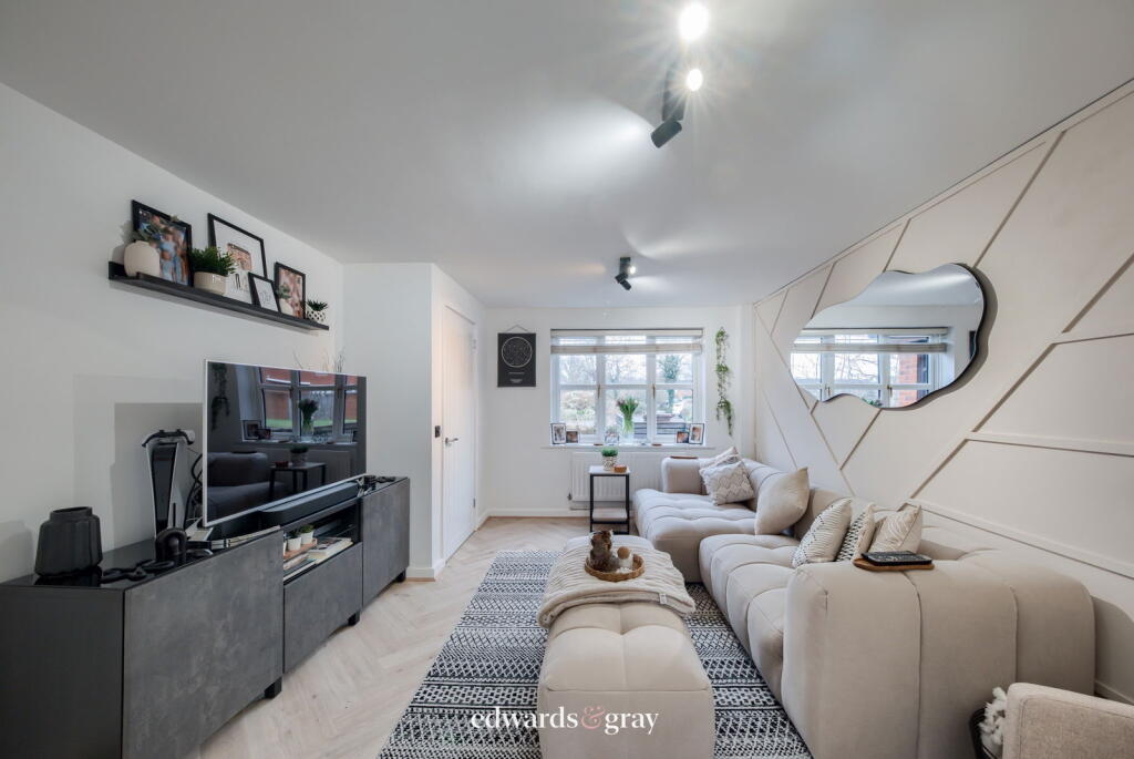 Additional property image - Pinbury Croft, Marston Green, B37 7RQ