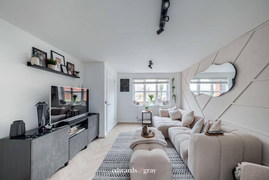 Additional property image - Pinbury Croft, Marston Green, B37 7RQ