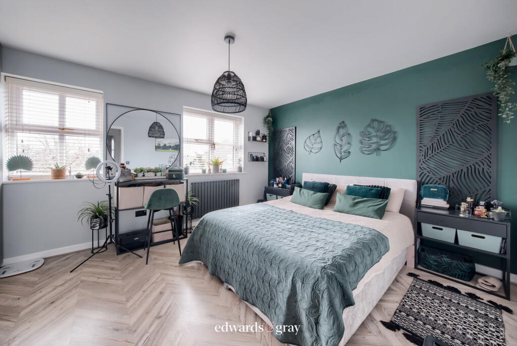 Additional property image - Pinbury Croft, Marston Green, B37 7RQ