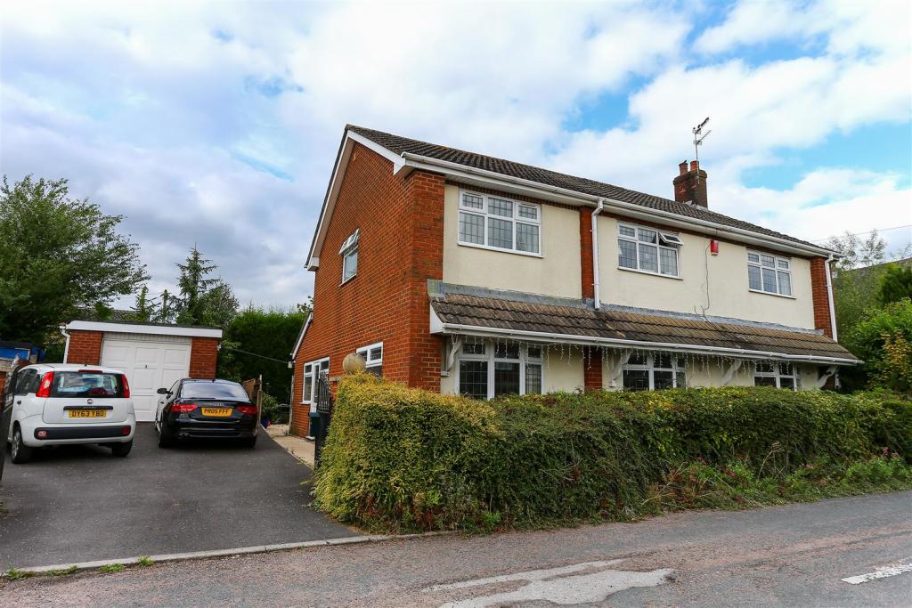 4 bedroom detached house for sale in Cowlishaw Close, Brown Lees,  Stoke-On-Trent, ST8
