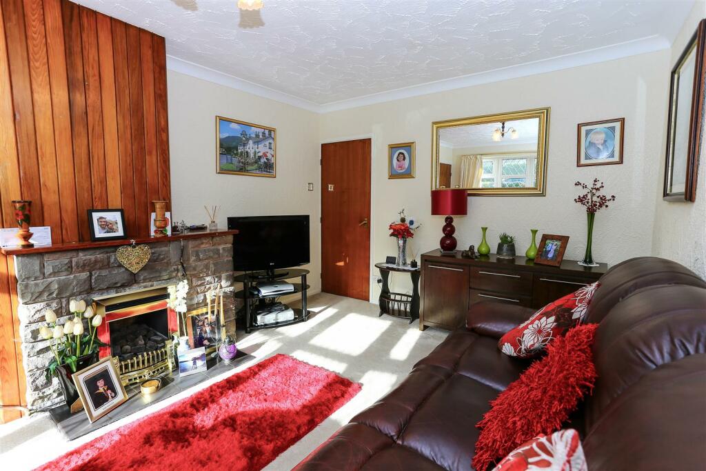 3 bedroom semidetached bungalow for sale in Hollytree Drive, Gillow