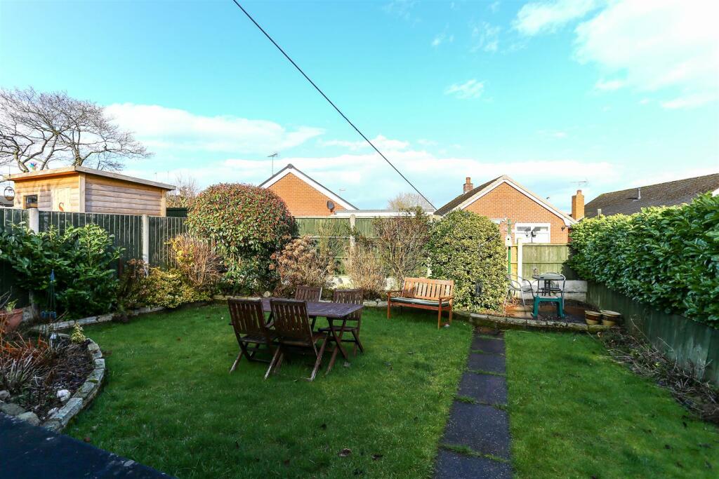 3 bedroom semidetached bungalow for sale in Hollytree Drive, Gillow