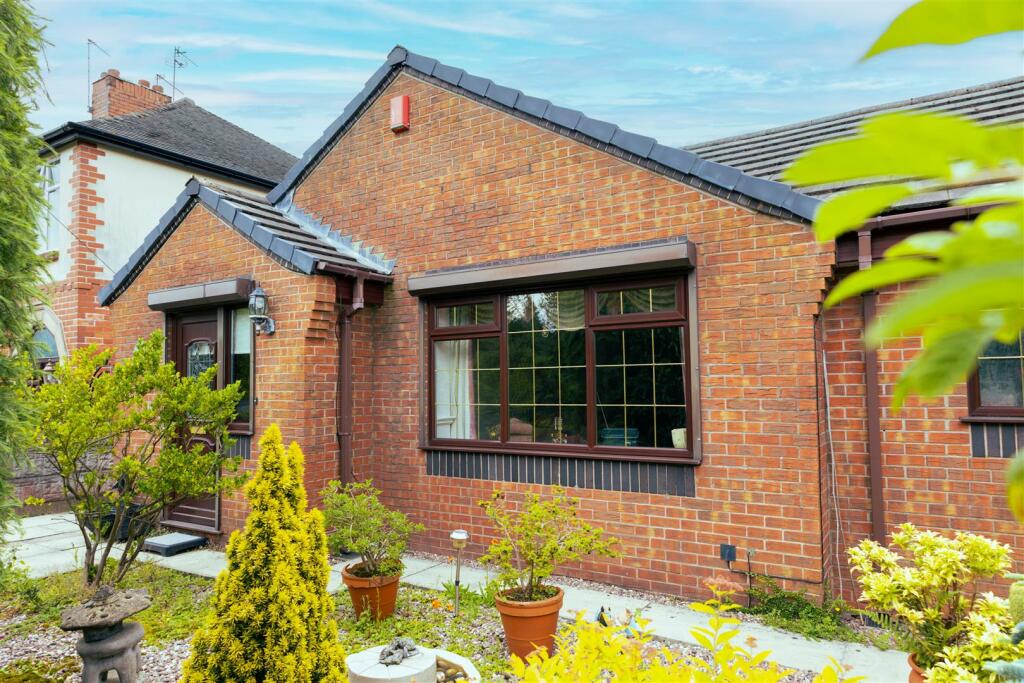 2 bedroom detached bungalow for sale in Park Lane, Knypersley, StokeOnTrent, ST8