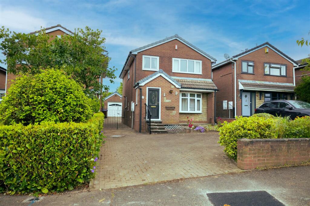 4 bedroom detached house for sale in Chatsworth Drive, Werrington