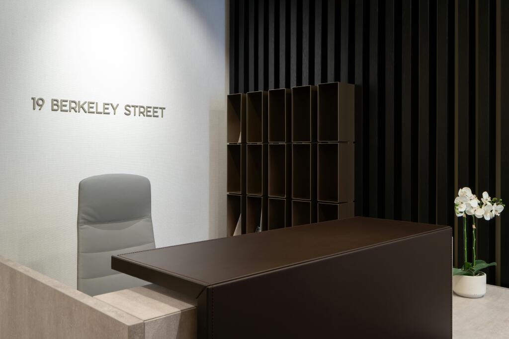 982 05 BERKELEY ST  JT3 LTD.jpg