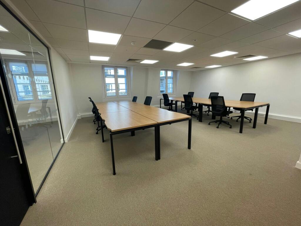 19 Berkeley Interior 2.jpg