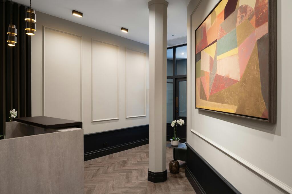 982 04 BERKELEY ST JT3 LTD.jpg