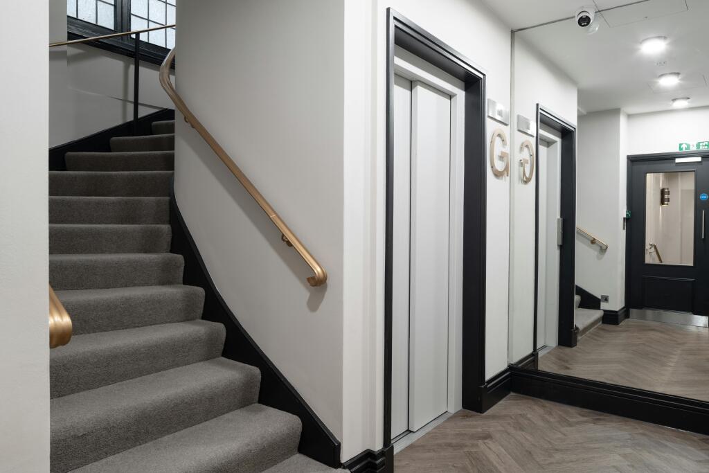 982 06 BERKELEY ST JT3 LTD.jpg