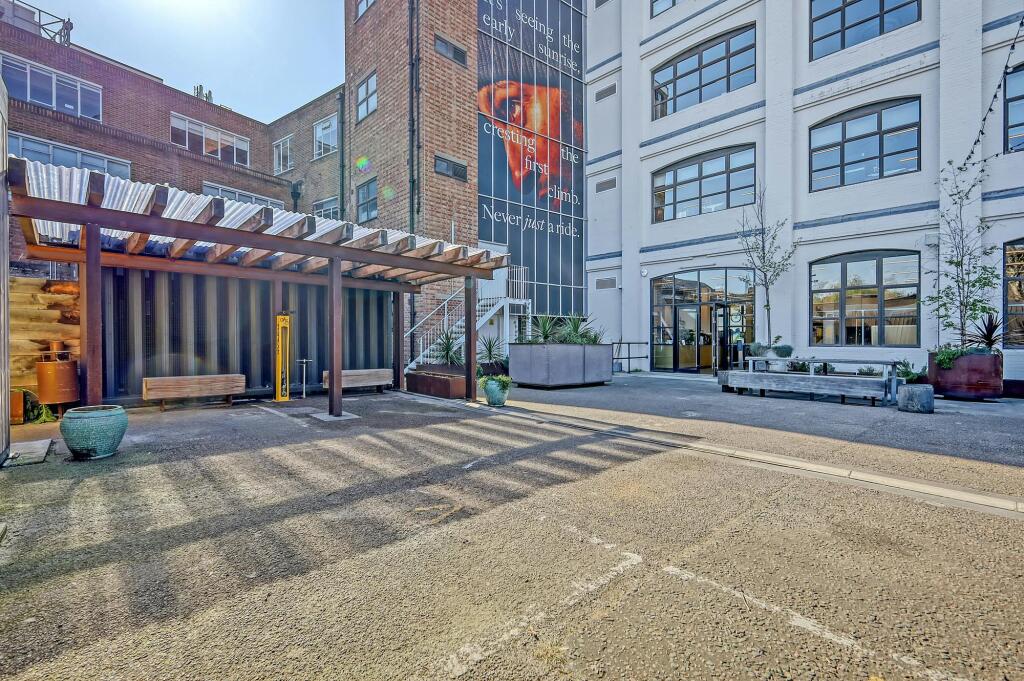 Laszlo Bike Storage, Parking &amp; Courtyard