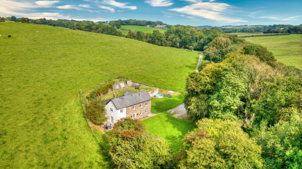 4 bedroom detached house for sale in Colleylake, Kings Nympton, EX37