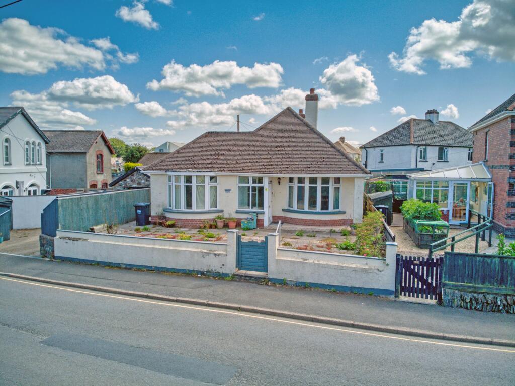2 bedroom bungalow for sale in Lammaton Close Bungalow, South Molton, EX36