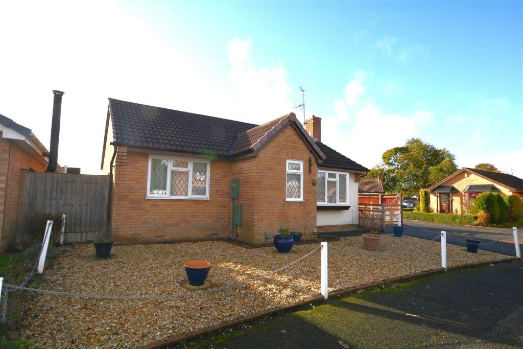 2 bedroom detached bungalow for sale in Nelson Road, New Balderton