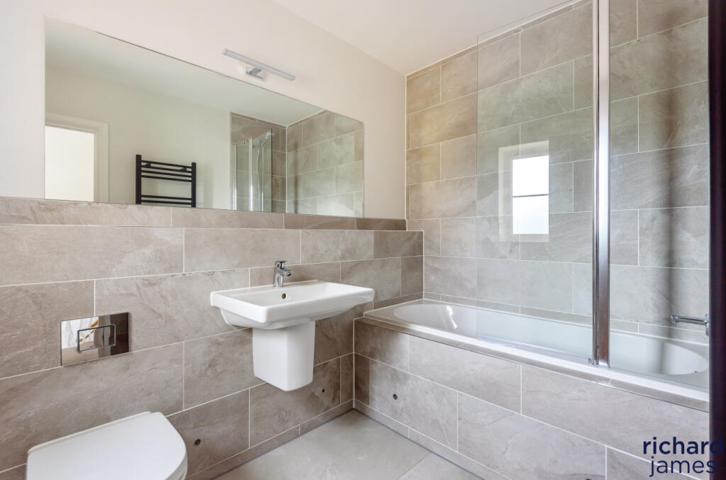 4 bedroom detached house for sale in Clevedon Gardens, Wroughton