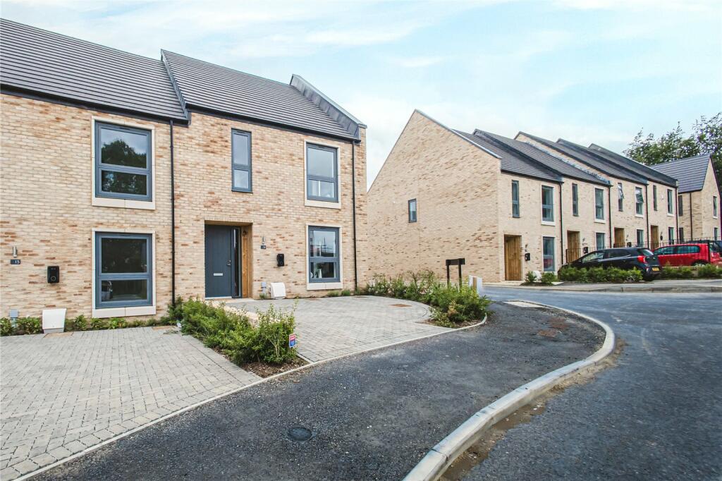 3 bedroom end of terrace house for sale in Backhouse Blunsdon, Blunsdon