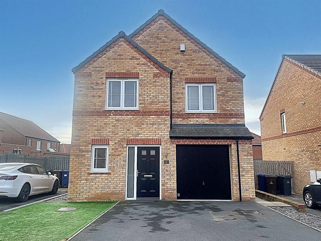 4 bedroom detached house for sale in Collier Way, Mapplewell, Barnsley