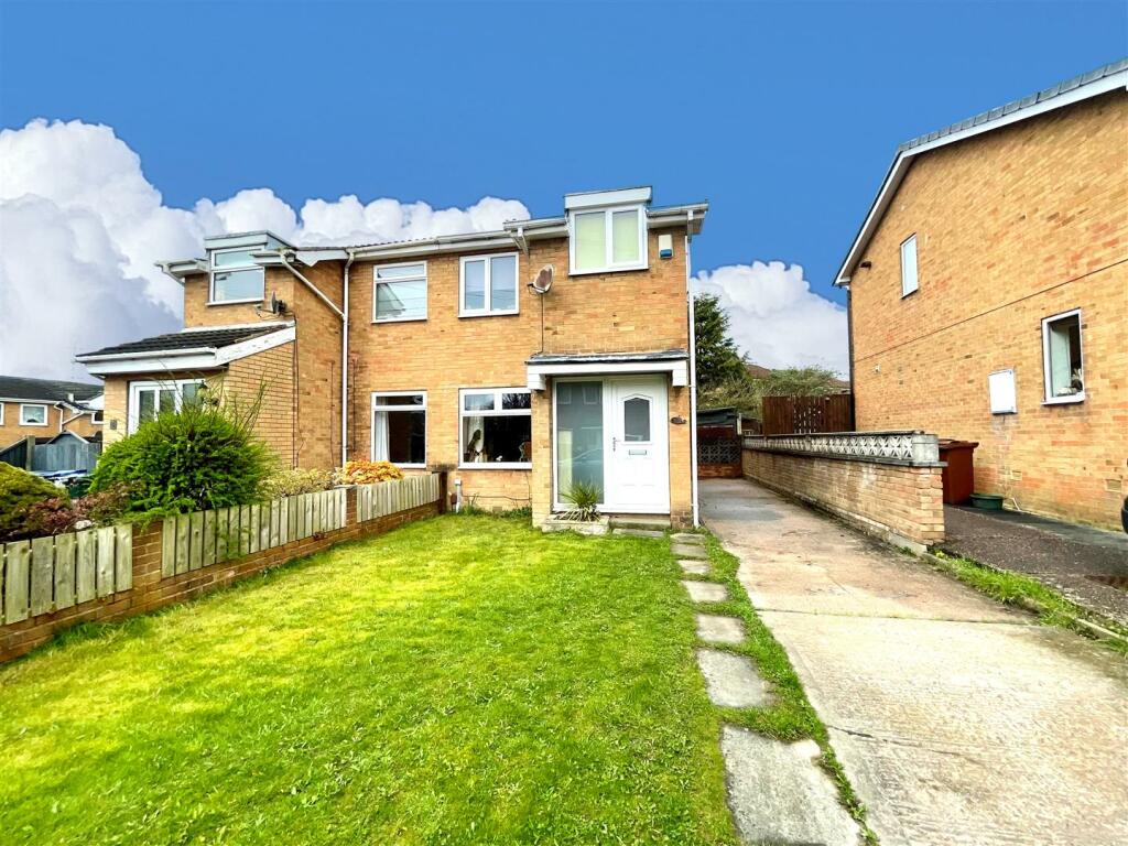 3 bedroom semidetached house for sale in Snailsden Way, Staincross S75