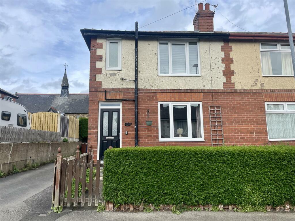 3 bedroom end of terrace house for sale in Greenside Avenue, Staincross