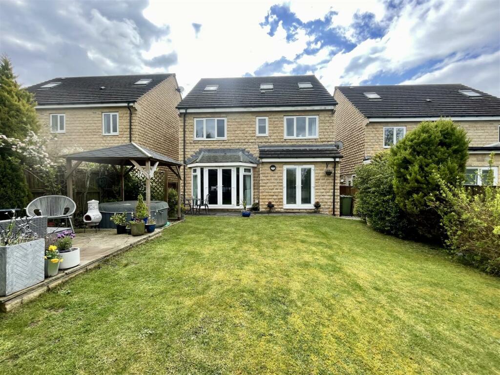 5 bedroom detached house for sale in Silverwood Road, Woolley Grange