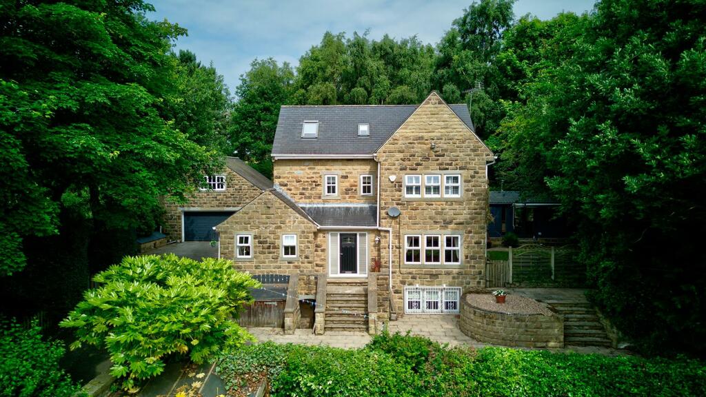 4 bedroom detached house for sale in Warren Lane, Staincross, Barnsley, S75
