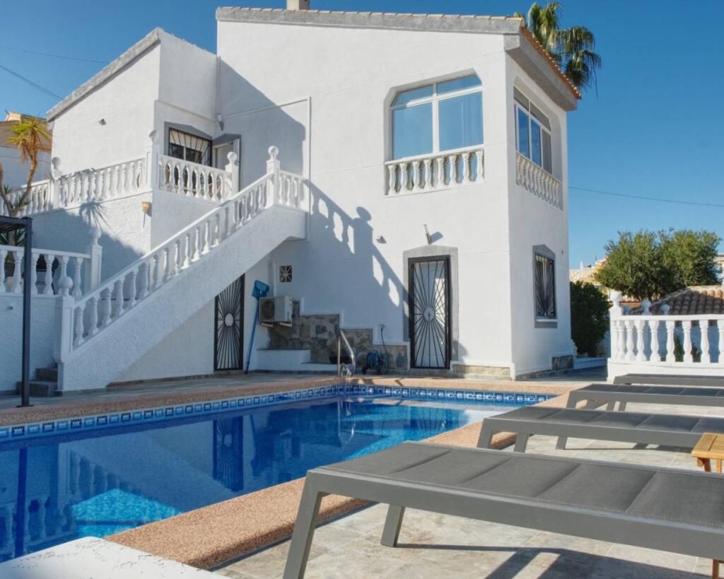 Main image of property: Rojales