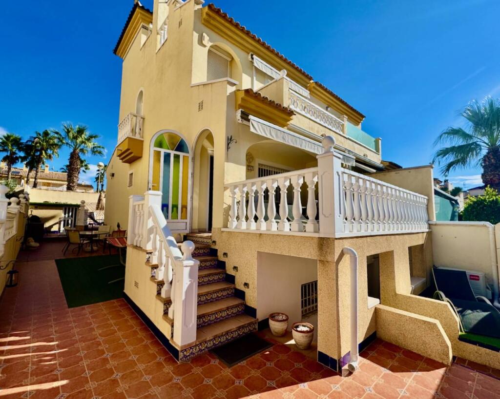 Main image of property: Rojales