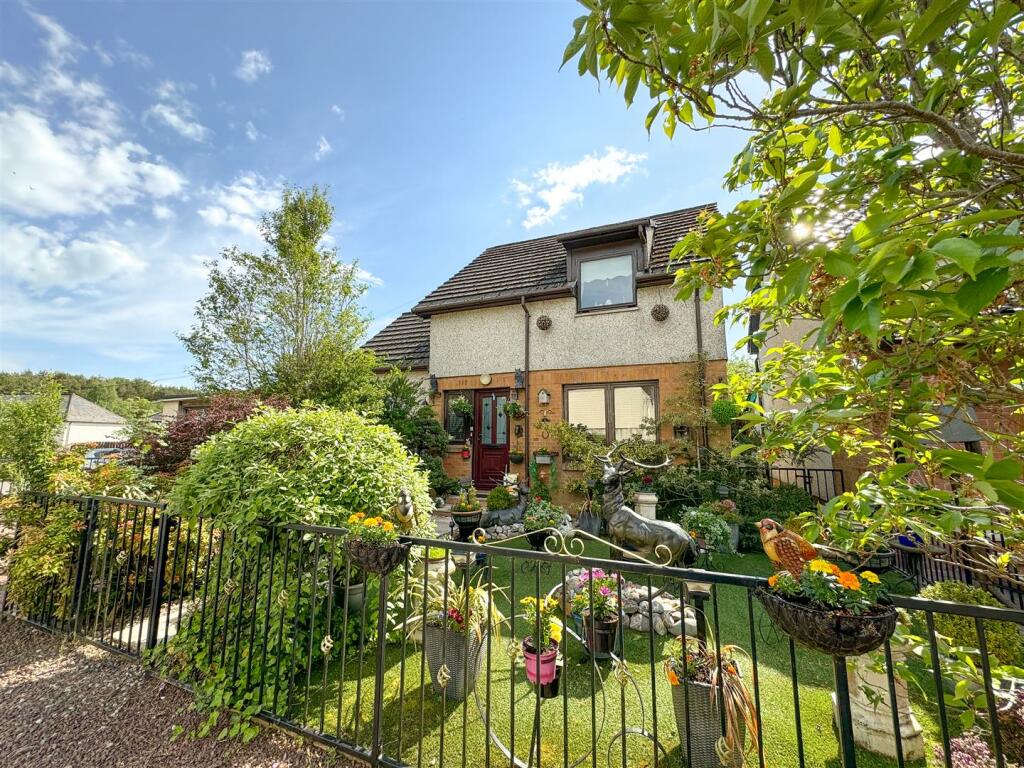 3 bedroom detached house for sale in Balmoral Court, Carstairs Junction, ML11