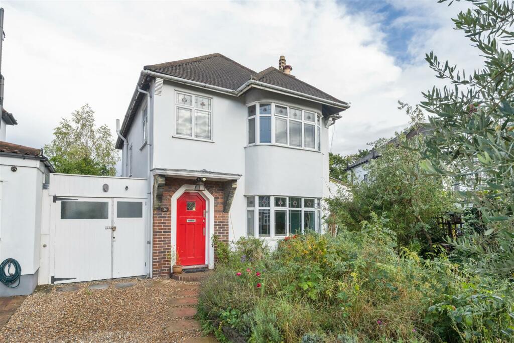 3 bedroom house for sale in Manor Way, Highams Park, E4