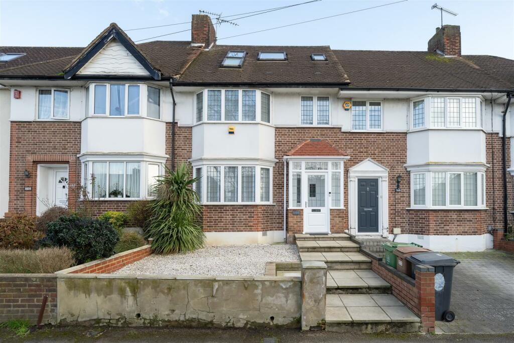 3 bedroom house for sale in Waltham Way, Chingford, E4