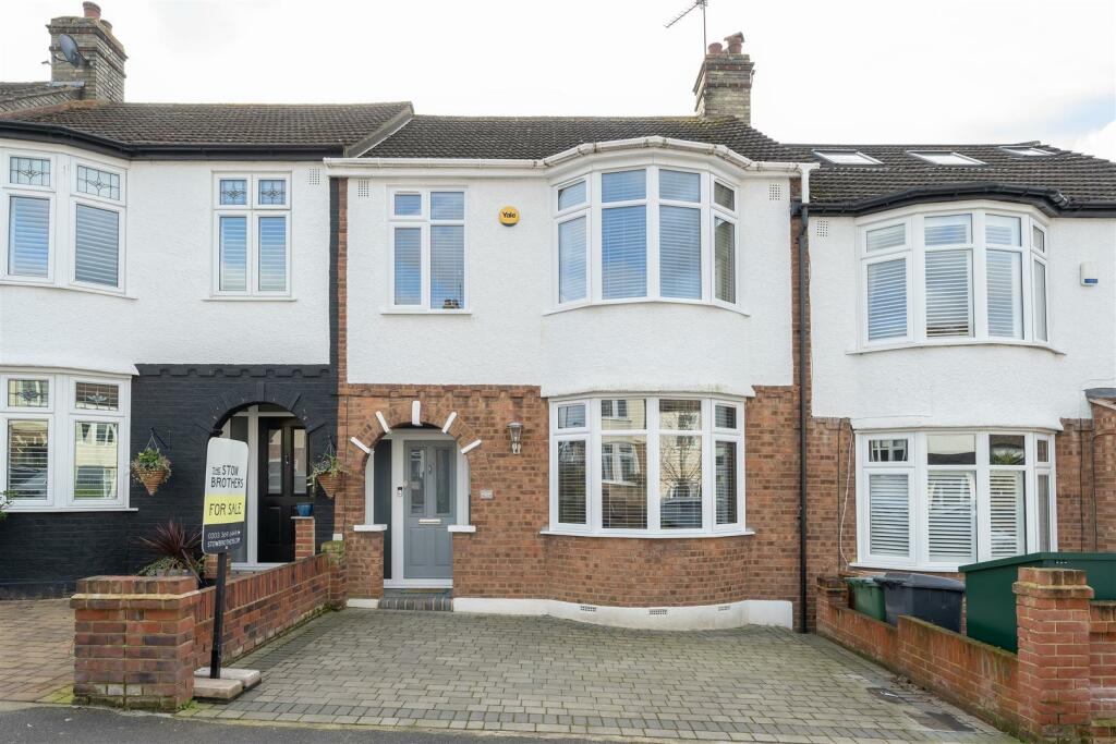 3 bedroom terraced house for sale in Abbotts Crescent, Highams Park, E4