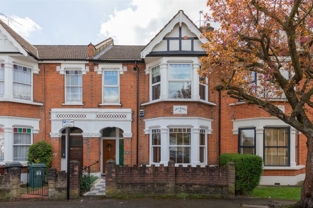 1 bedroom for sale in Studley Avenue, Highams Park, E4