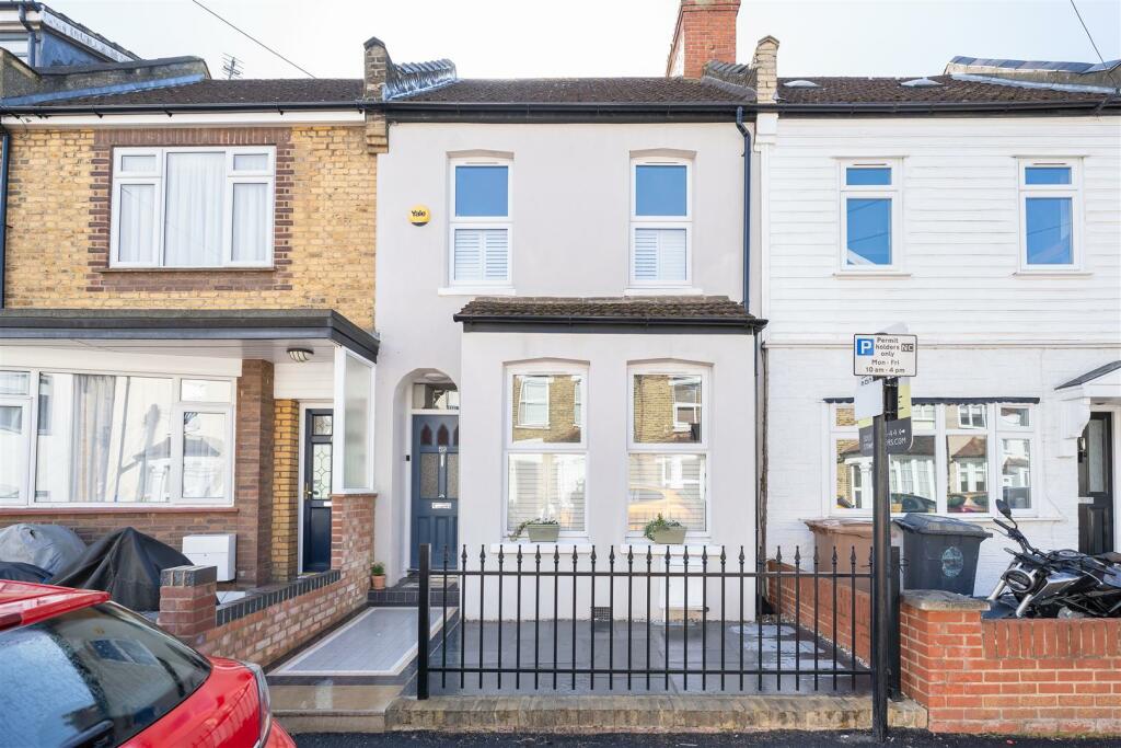 3 bedroom terraced house for sale in Stanley Road, Chingford, E4
