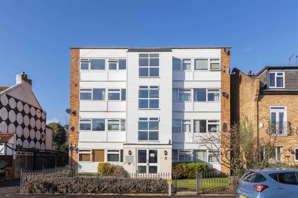 Main image of property: Chingford Avenue, Chingford