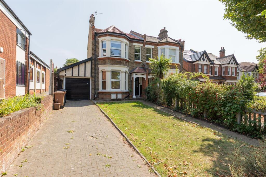 Main image of property: The Avenue, Highams Park