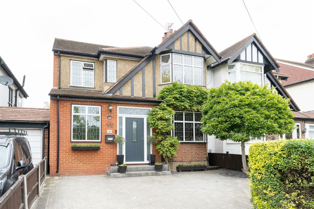 4 bedroom semidetached house for sale in Ainslie Wood Road, Highams