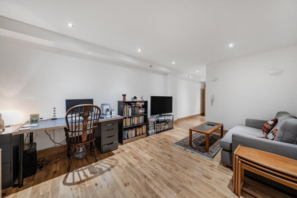 Main image of property: Scarbrook Road, Stoneham House, CR0