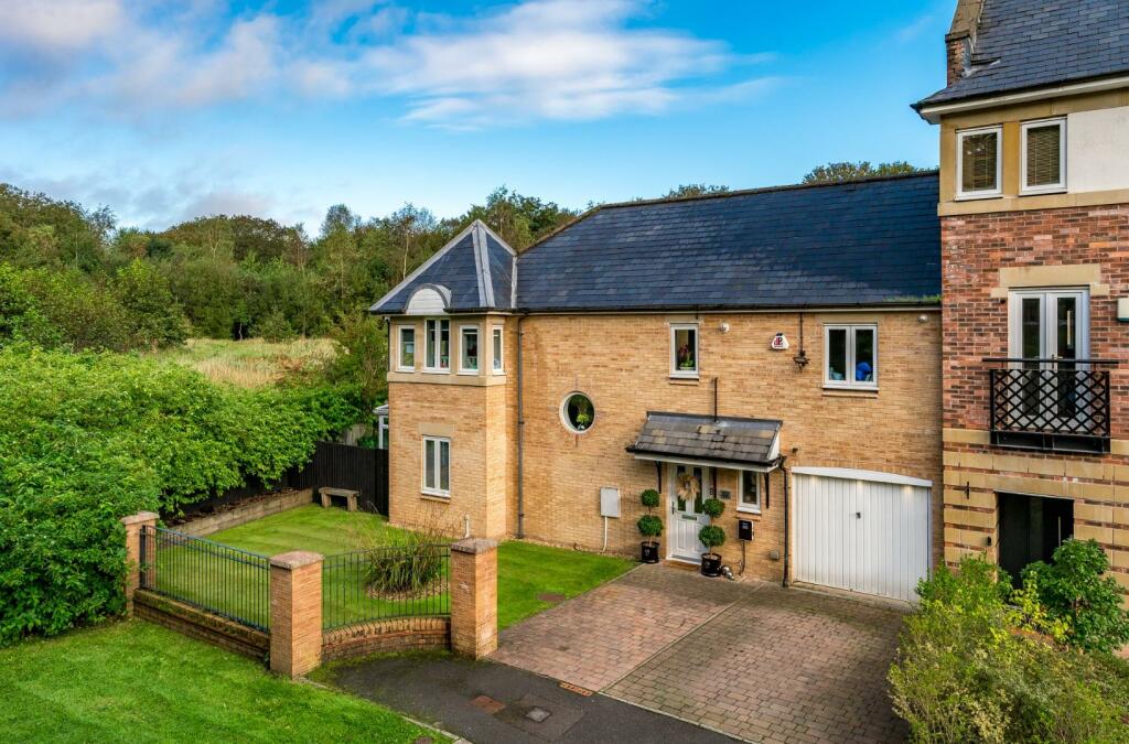 4 bedroom semidetached house for sale in Cottonfields, Eagley, Bolton, BL7