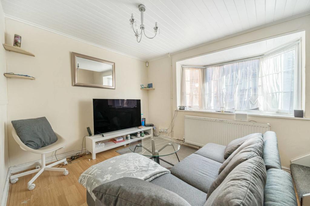 1 bedroom terraced house for sale in Nickelby Close, Thamesmead, London