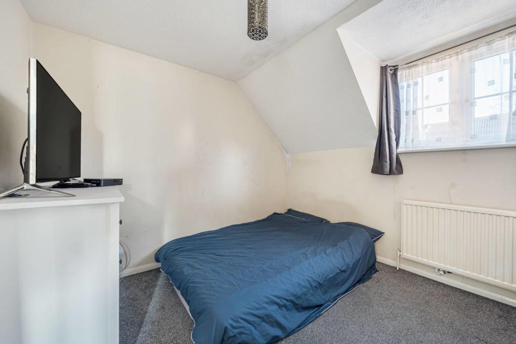 1 bedroom terraced house for sale in Nickelby Close, Thamesmead, London