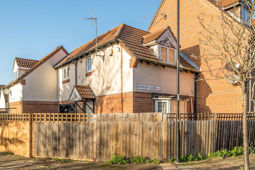 1 bedroom terraced house for sale in Nickelby Close, Thamesmead, London