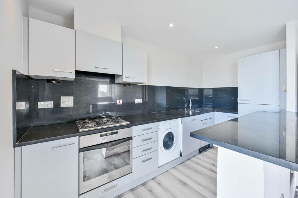 2 bedroom flat for sale in Granary Mansions, Thamesmead, London, SE28