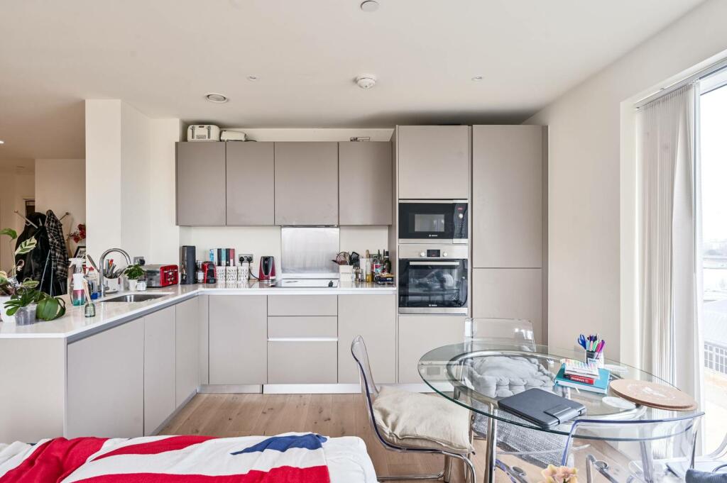 2 bedroom flat for rent in Europa House, Woolwich Riverside, London, SE18