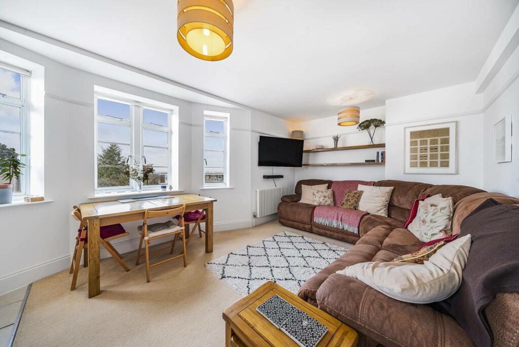 2 bedroom flat for rent in Eaglesfield Road, Shooter's Hill, London, SE18
