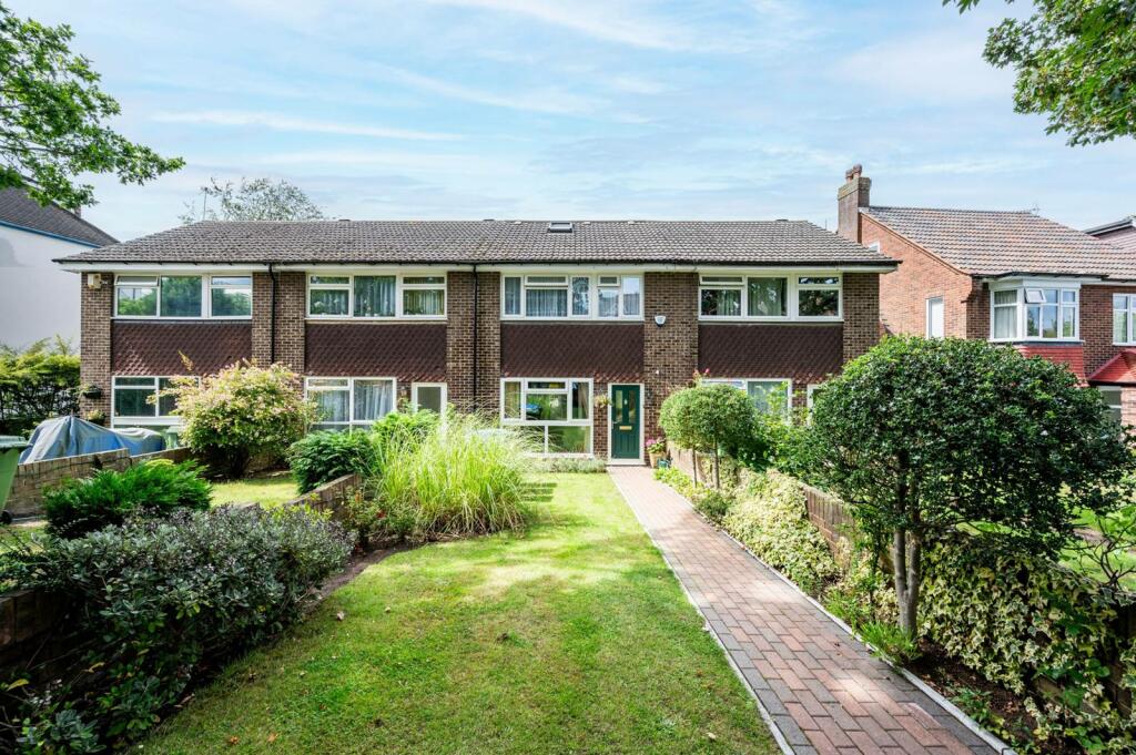 4 bedroom terraced house for sale in Shrewsbury Lane, Shooters Hill, London, SE18