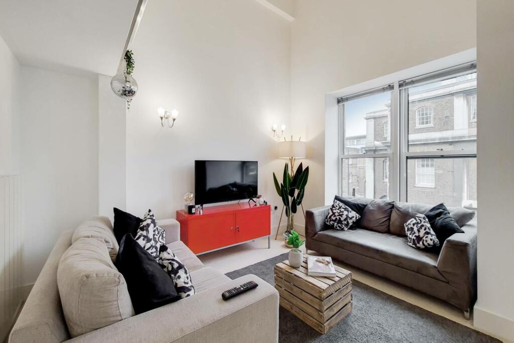 2 bedroom flat for rent in Cadogan Road, Woolwich, London, SE18