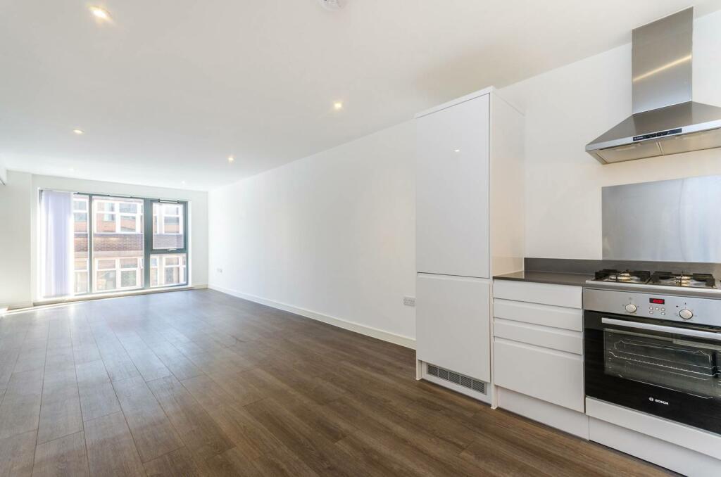 2 bedroom flat for rent in Polytechnic Street, Woolwich, London, SE18