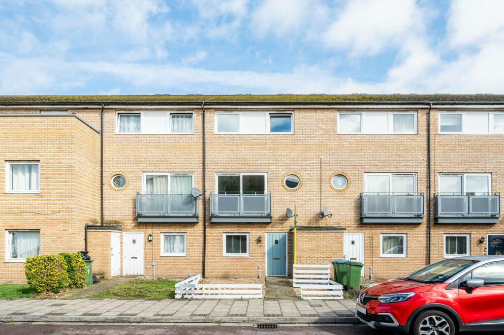 4 bedroom terraced house for rent in Bailey Close, Thamesmead, London, SE28