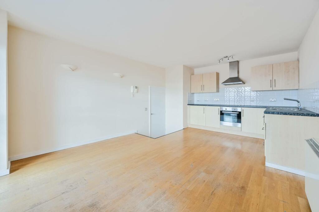 Flat to rent on The Vista Building, Woolwich, London, SE18
