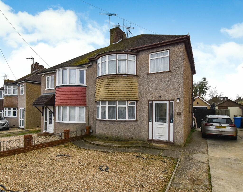 3 bedroom semidetached house for sale in Gillian Avenue, Aldershot, Hampshire, GU12