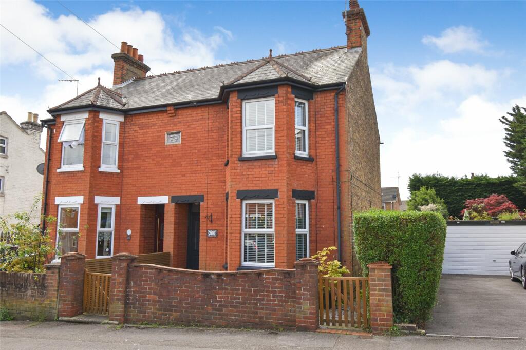 3 bedroom semidetached house for sale in Holly Road, Aldershot