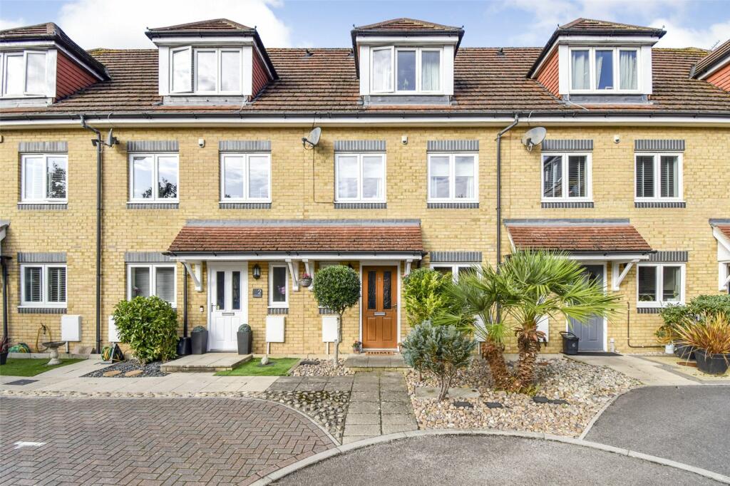 3 bedroom terraced house for sale in Rhyll Gardens, Aldershot